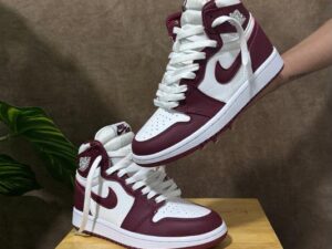 NIKE BOTA VINOTINTO/BLANCO