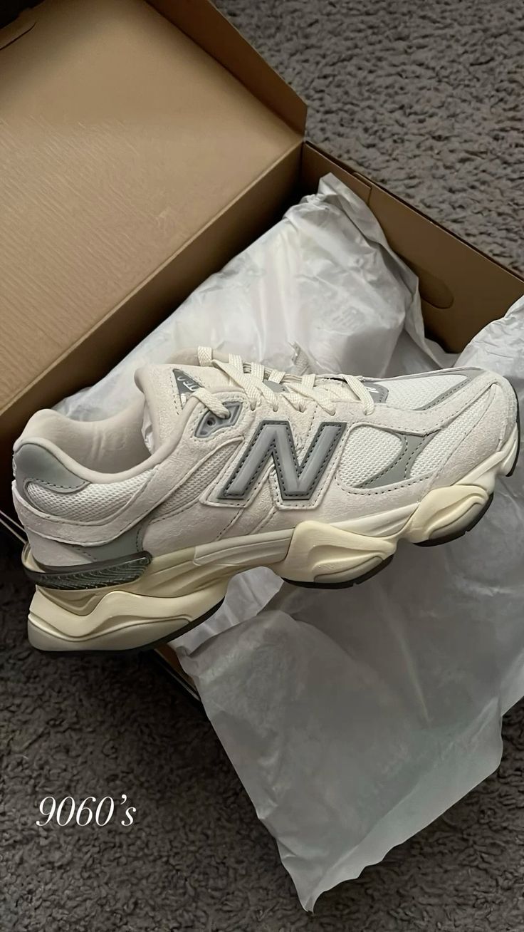 NEW BALANCE 9060 BEIGE/GRIS DAMA