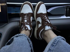 TENIS NIKE DUNK MARRON/BLANCO