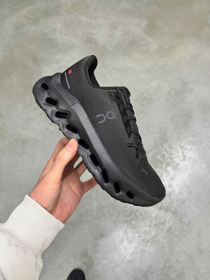 TENIS ON CLOUDSURFER TRAIL NEGRO- CABALLERO