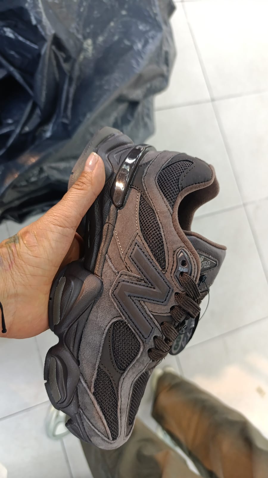 TENIS NEW BALANCE 9060 MARRON - Imagen 3